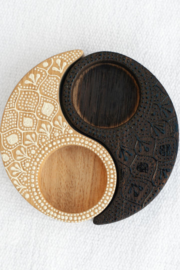 Noir et Blanc tea light candle holder